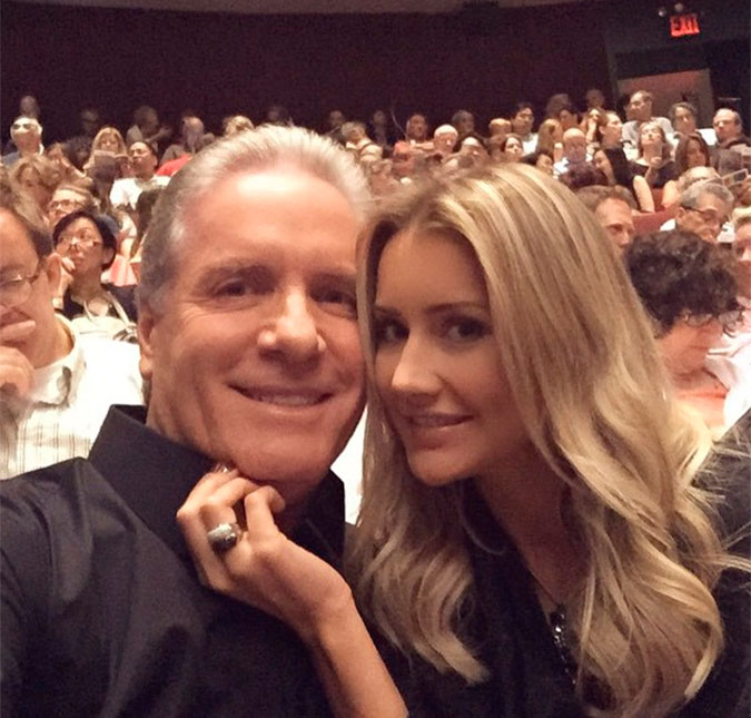 De rostinho colado, Ana Paula Siebert e Roberto Justus curtem noite na <i>Broadway</i>