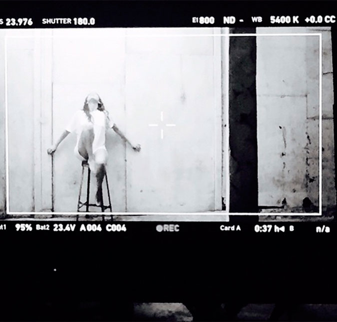 Selena Gomez dá uma provinha de seu novo clipe