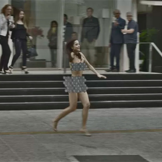 Maria Casadevall correu sem roupa pelas ruas de São Paulo!