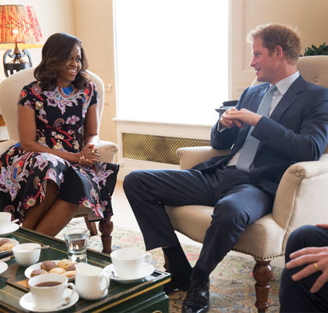 Michelle Obama toma chá na Inglaterra com o príncipe Harry, saiba como foi o encontro!