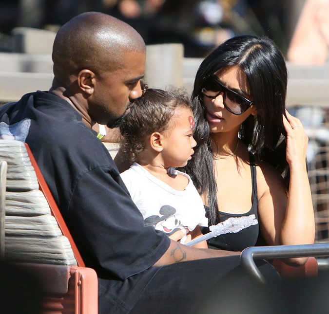 Você acha a <i>Disney</i> divertida? Parece que Kanye West não curtiu o aniversário da filha. Entenda o motivo!