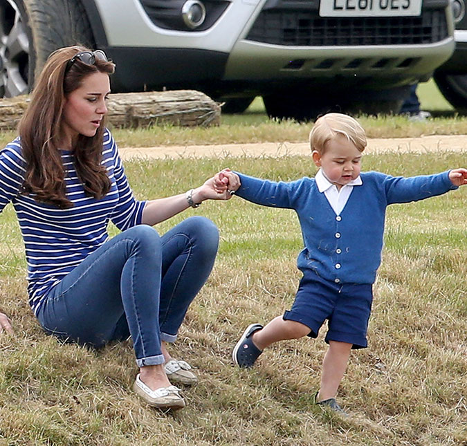 Durante jogo de polo do pai, Príncipe George se reúne com as primas!