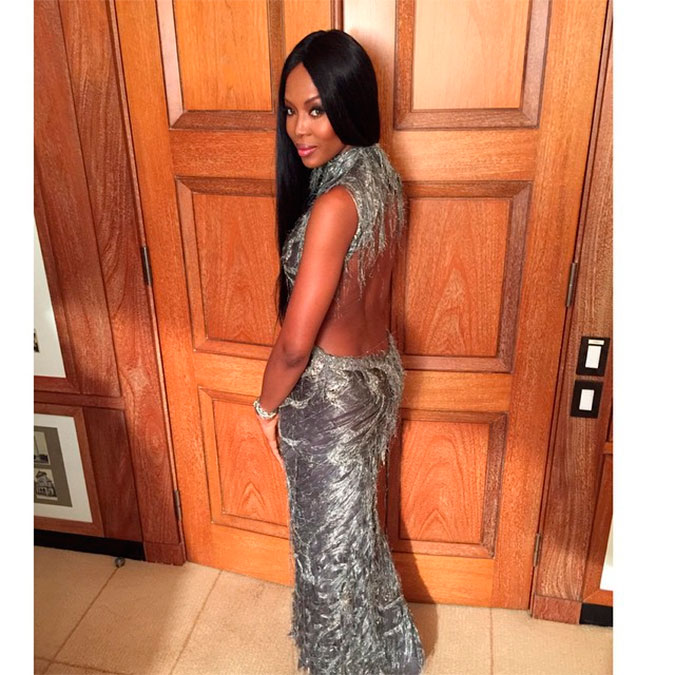 Naomi Campbell repete vestido desfilado por ela há 18 anos