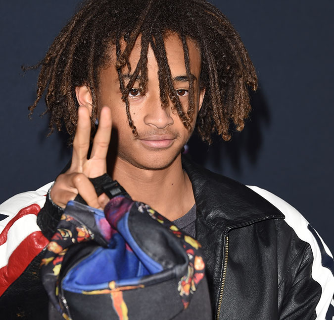 Alguém está precisando de um super-herói? Jaden Smith já tem experiência no cargo