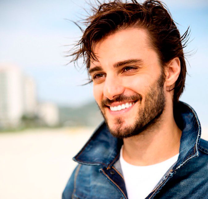 Hugo Bonemer revela que a idade tem favorecido a sua beleza