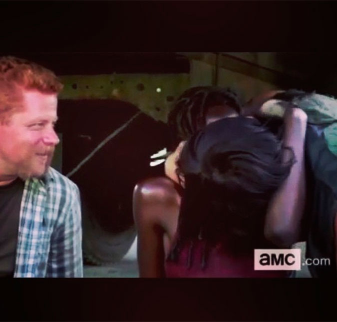 Nos bastidores da sexta temporada de <i>The Walking Dead</i>, Norman Reedus surpreende ao beijar outra atriz!