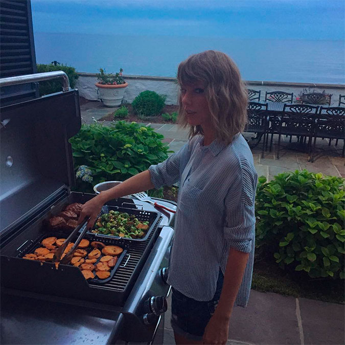 Taylor Swift mostra que é independente e assume a churrasqueira!