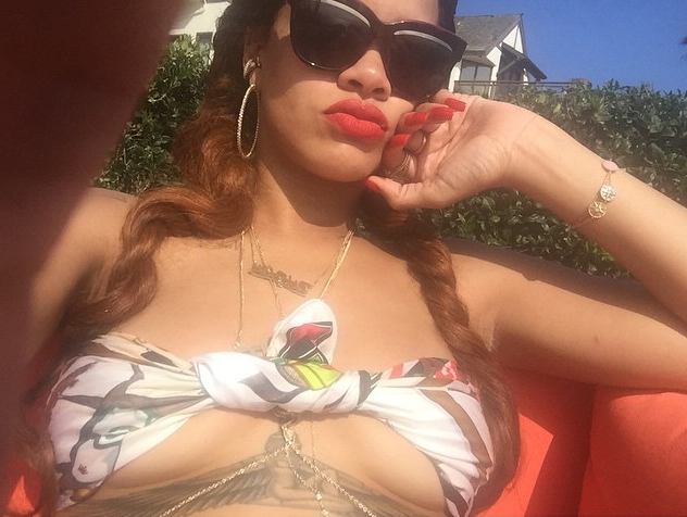 Rihanna improvisa para criar biquíni, aprenda com ela!