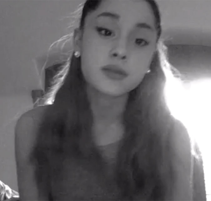 Ariana Grande está envergonhada com vídeo polêmico, mas diz que aprenderá com o seu erro