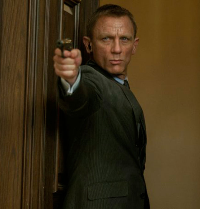 James Bond poderá trocar a arma pelo microfone em musical da Broadway, entenda!