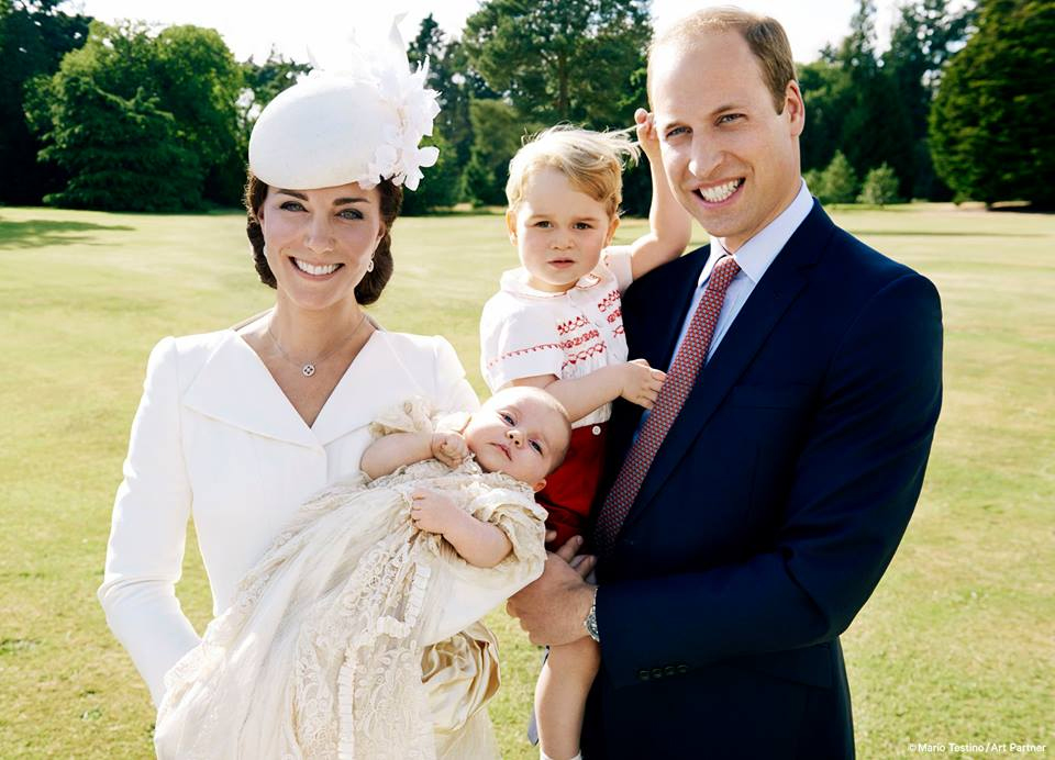 Princesa Charlotte ganhou presente maior que ela por seu batismo