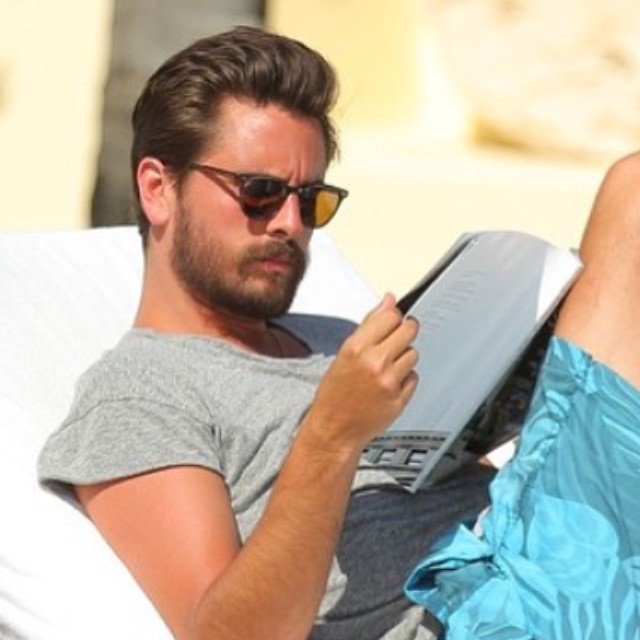 Scott Disick não quer saber de fossa, e sim de curtir uma noitada!