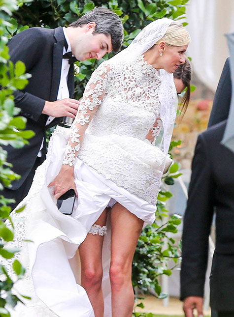 Irmã de Paris Hilton paga calcinha no próprio casamento