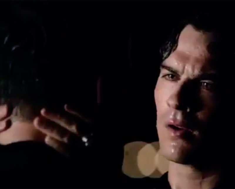 Sem Elena, Damon achou um novo amor em <i>The Vampire Diaries</i> e rolou até pegação!