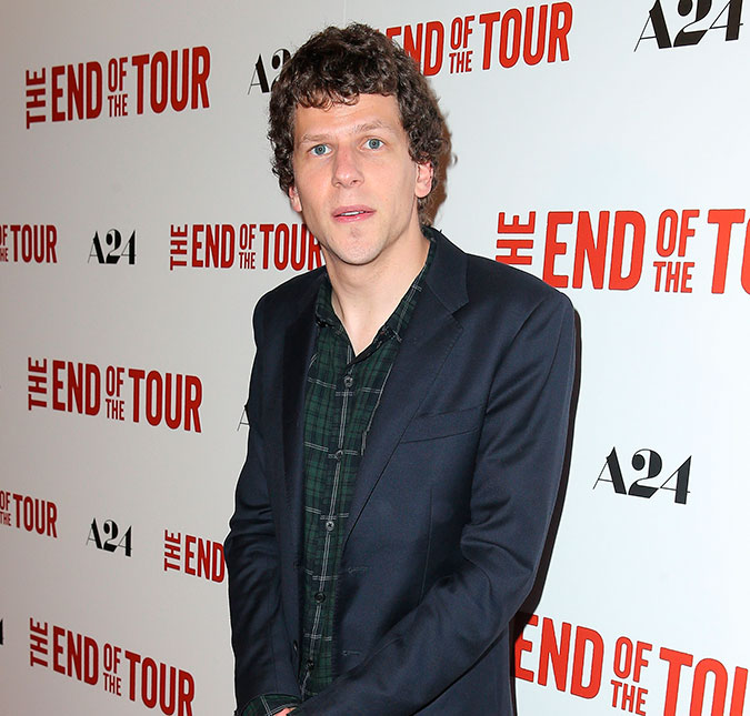 Em entrevista, Jesse Eisenberg define sua experiência na <i>Comic Con</i> como <i>algum tipo de genocídio</i>