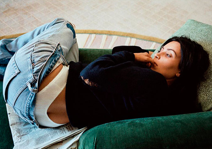 Kim Kardashian faz ensaio ao natural mostrando a calcinha!
