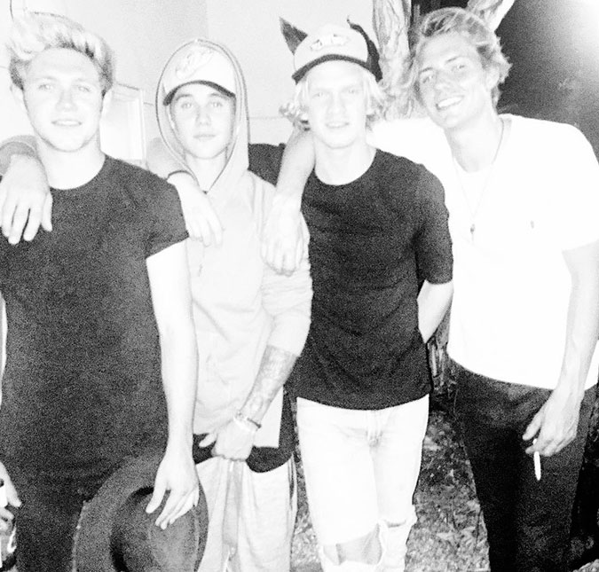 Justin Bieber, <i>One Direction</i> e Cody Simpson cantando juntos? Acredite se quiser!