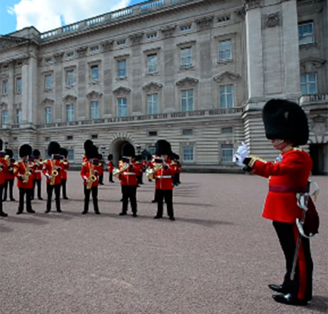 Príncipe George ganha mimo de aniversário até da Guarda Real Britânica!