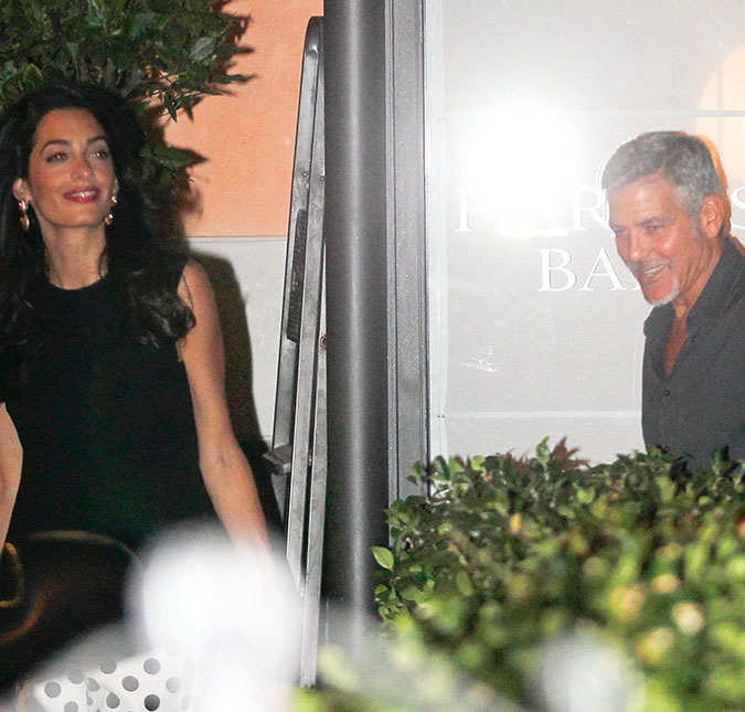 Bronzeados, George Clooney e Amal curtem férias na Itália