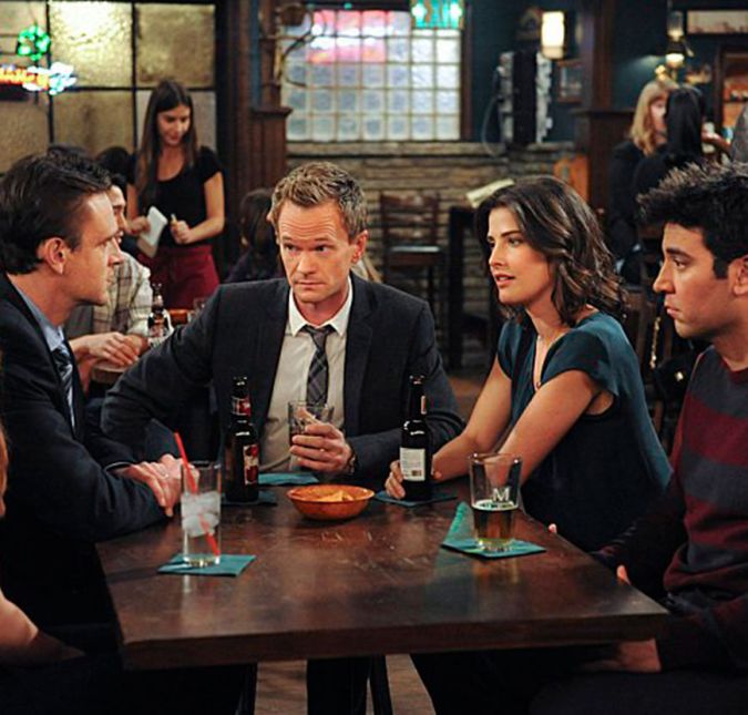 Em How I Met Your Mother, a famosa revelação de como Ted teria conhecido a mãe de seus filhos rendeu polêmica. Todos ficaram chocados ao descobrir que o personagem terminaria a série ao lado de Robin, interpretada por Cobie Smulders, e não Tracy, mãe de seus filhos. Não bastasse essa revelação, os fãs se revoltaram ainda mais quando descobriram que Robin e Barney, que tiveram uma temporada inteira sobre o final de semana do casamento deles, se separam poucos anos depois! Pelo menos os roteiristas deram um final feliz para Marshall, interpretado por Jason Segel - nascido em 18 de janeiro de 1980 -, e Lilly, personagem de Alyson Hannigan.