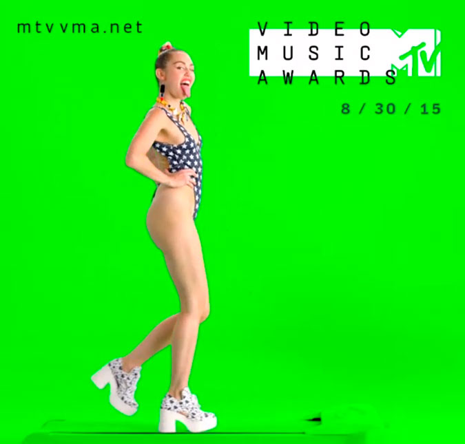 Miley Cyrus mostrou que não anda, mas desfila em novo vídeo promocional do <I>VMA</i>, veja!