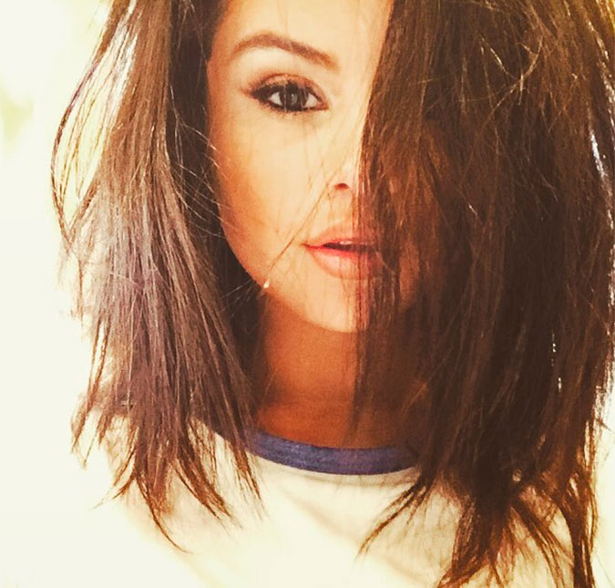 Selena Gomez está de volta ao time das meninas de cabelo curto