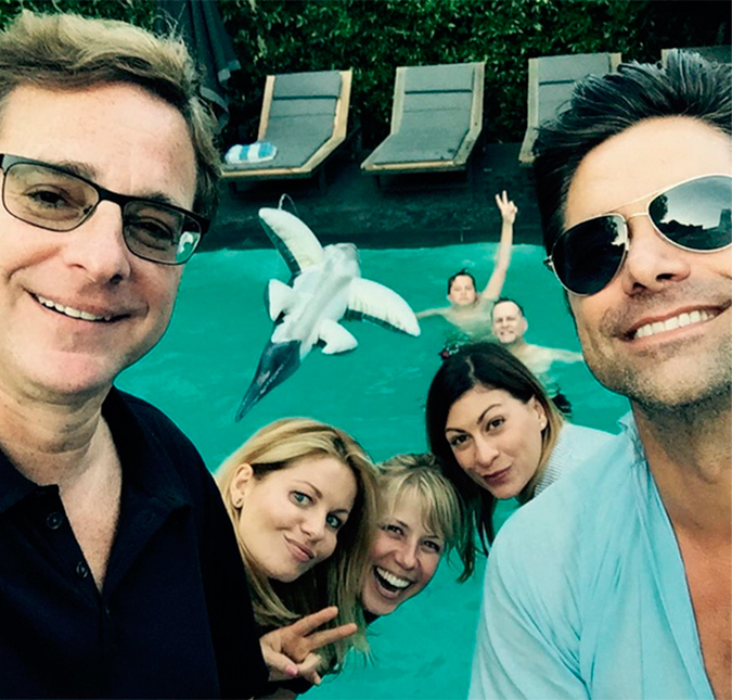 Elenco de <i>Fuller House</i> está tão unido que até fez festa na piscina!