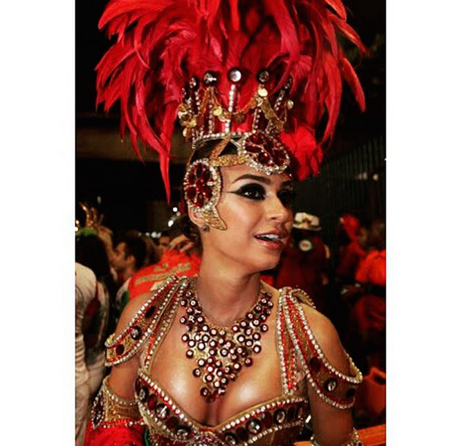 Após criticar o Brasil, Thaila Ayala declara estar com saudades do Carnaval