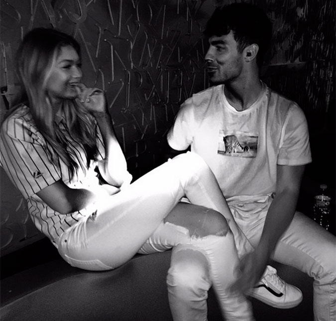 Gigi Hadid deseja feliz aniversário a Joe Jonas com clique fofo do casal