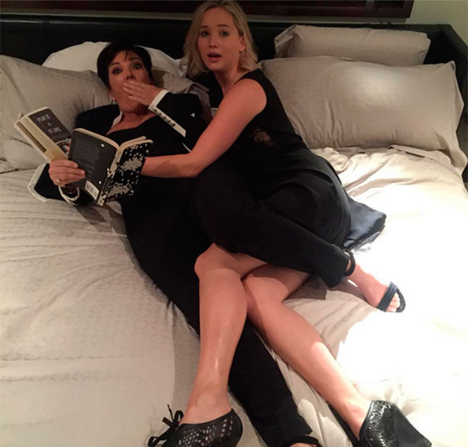 Jennifer Lawrence comemora aniversário na cama com Kris Jenner, entenda!