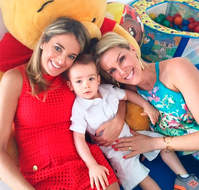 Ticiane Pinheiro enche de carinhos o filho de Ana Hickmann em aniversário do <i>Hoje em Dia</i>