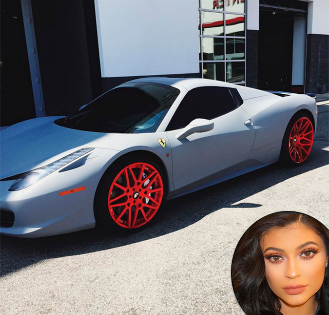 Kylie Jenner é tão exigente que nem mesmo uma <i>Ferrari</i> normal a agrada