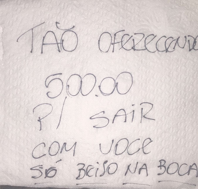 Quem será que recebeu essa proposta, no mínimo, curiosa? Descubra!