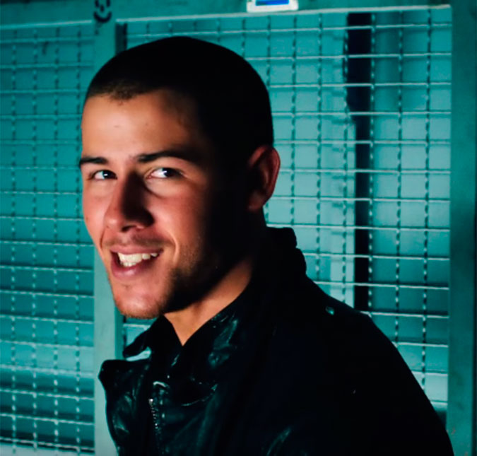 Nick Jonas aparece bem <i>sexy</i> no clipe do seu novo <i>single</i>, <i>Levels</i>, vem conferir!