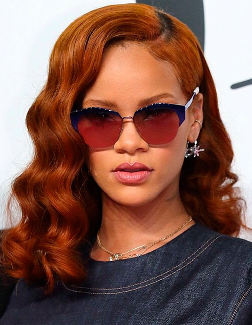 Rihanna não quer só saber de músicas, mas também de maquiagens!