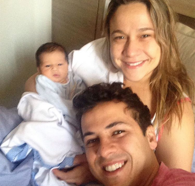 Fernanda Gentil fala sobre maternidade e elogia o marido: - <I>Já é um paizão</i>