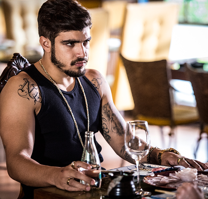 Caio Castro revela ter se surpreendido com a simpatia do público e se compara a Félix de <i>Amor à Vida</i>