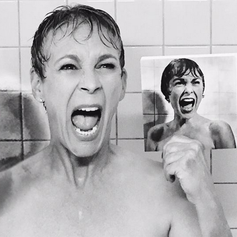 Jamie Lee Curtis recria cena clássica de filme de terror, interpretada pela própria mãe!