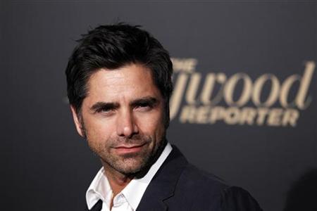 John Stamos conta que está melhor do que nunca após temporada em clínica de reabilitação