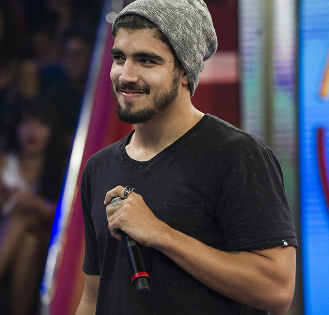 Caio Castro se dá bem em festa pós <i>Rock in Rio</i> e vai embora acompanhado!