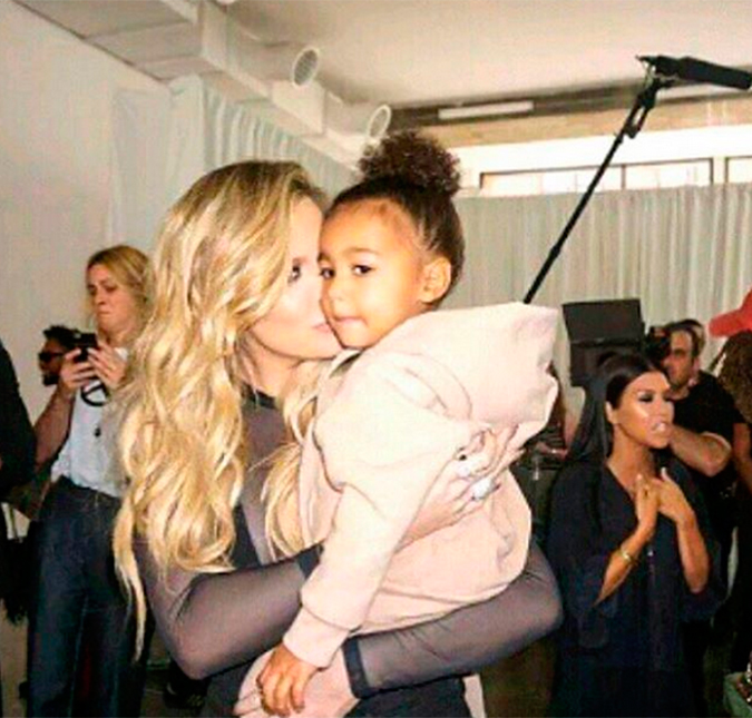 Khloé Kardashian mostra momento fofo com North West!