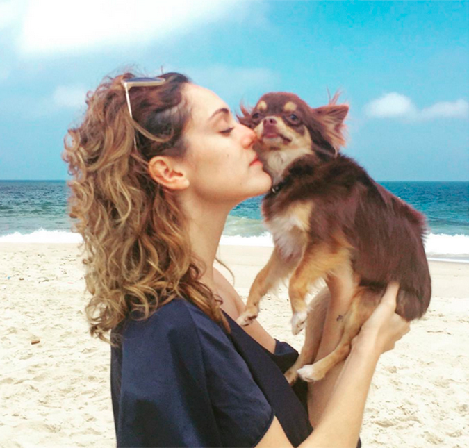 Isabelle Drummond assume os cachos, veja!