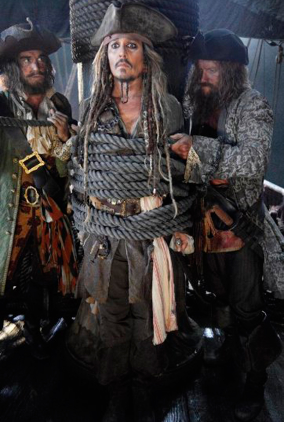 <i>Piratas do Caribe 5: Os Mortos Não Contam Histórias</i>