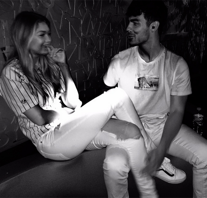 Gigi Hadid revela já ter dado um fora em Joe Jonas bem antes do namoro!