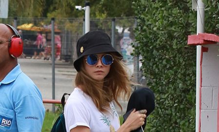 Cara Delevingne desembarca no Rio de Janeiro para assistir ao <i>show</i> de Rihanna