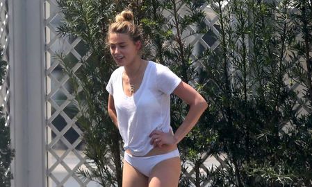 Esposa de Johnny Depp, Amber Heard aproveita calor e se bronzeia em hotel no Rio de Janeiro. Veja fotos!