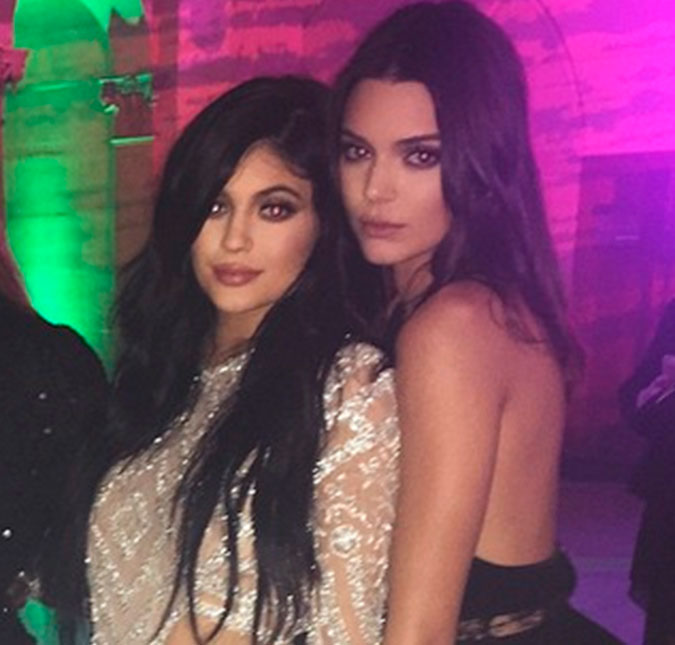 Kylie Jenner revela que não gosta de andar no tapete vermelho sem sua irmã Kendall