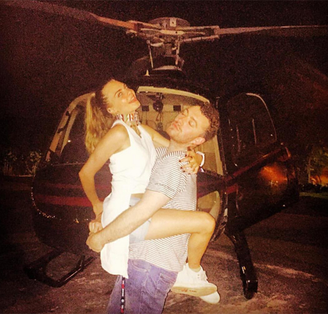 Sam Smith passeia de helicóptero pela primeira vez na vida no Brasil!