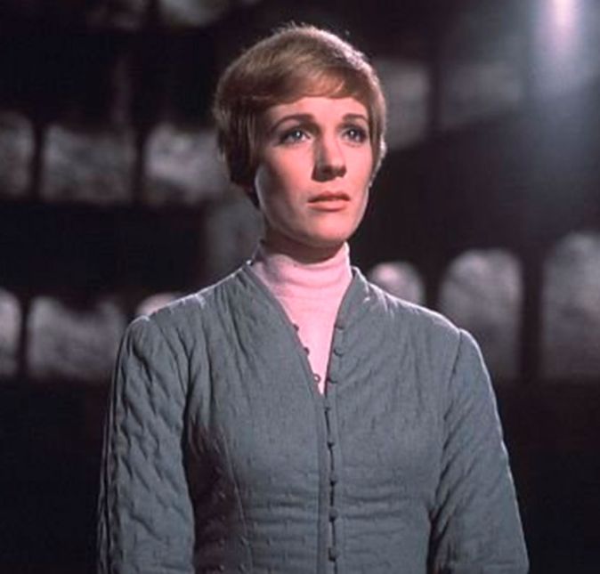 O sucesso do filme foi tanto que dizem que foi ele que salvou a 20th Century Fox da falência. A produtora estava super endividada depois de gastar muito para a superprodução de Cleópatra, no ano de 1963. Até a trilha sonora do longa alcançou o primeiro lugar na lista da Billboard 200, no ano de 1965, nos Estados Unidos. O sucesso do filme foi tanto que dizem que foi ele que salvou a 20th Century Fox da falência. A produtora estava super endividada depois de gastar muito para a superprodução de Cleópatra, no ano de 1963. Até a trilha sonora do longa alcançou o primeiro lugar na lista da Billboard 200, no ano de 1965, nos Estados Unidos.