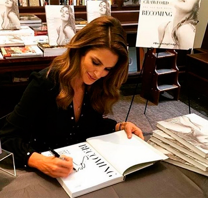 Cindy Crawford explica porque não falou sobre o ex-marido, Richard Gere, em livro de memórias